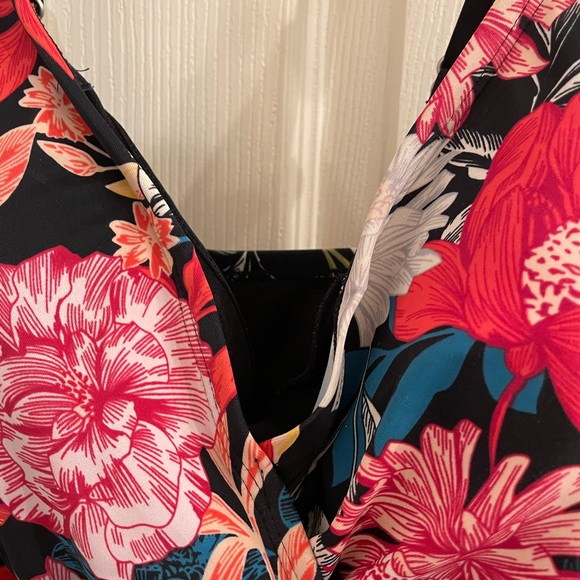 Time & Tru One Piece Swimsuit Floral Pattern Padded Bra Adj Straps Size 1X - Picture 3 of 6